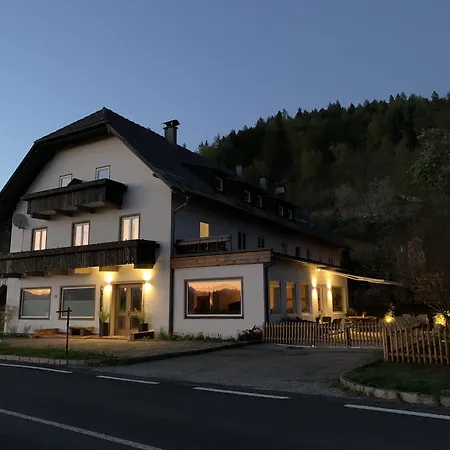 Alojamento de Acomodação e Pequeno-almoço Bergbude 3*